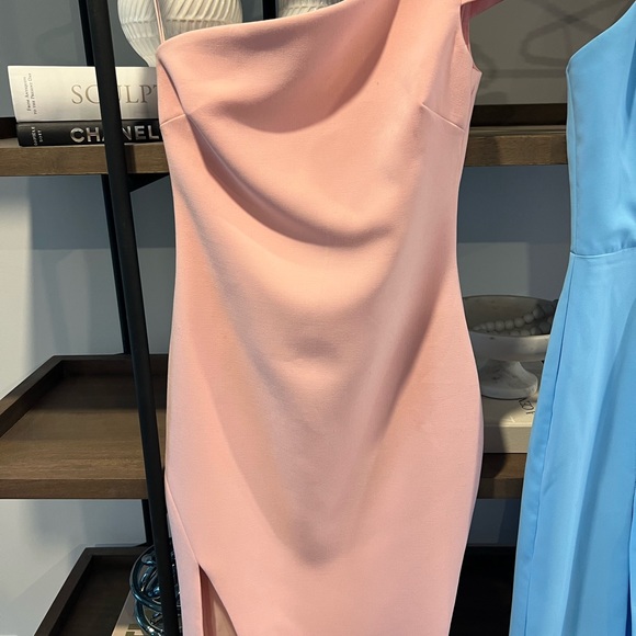 LIKELY dress with side slit. Size 2 Pink one shoulder midi - Picture 4 of 4